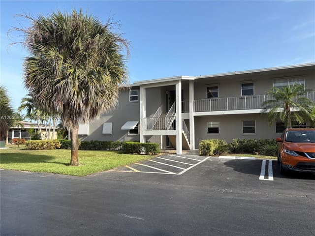 306 Circle Drive S 203, Boynton Beach, FL 33435