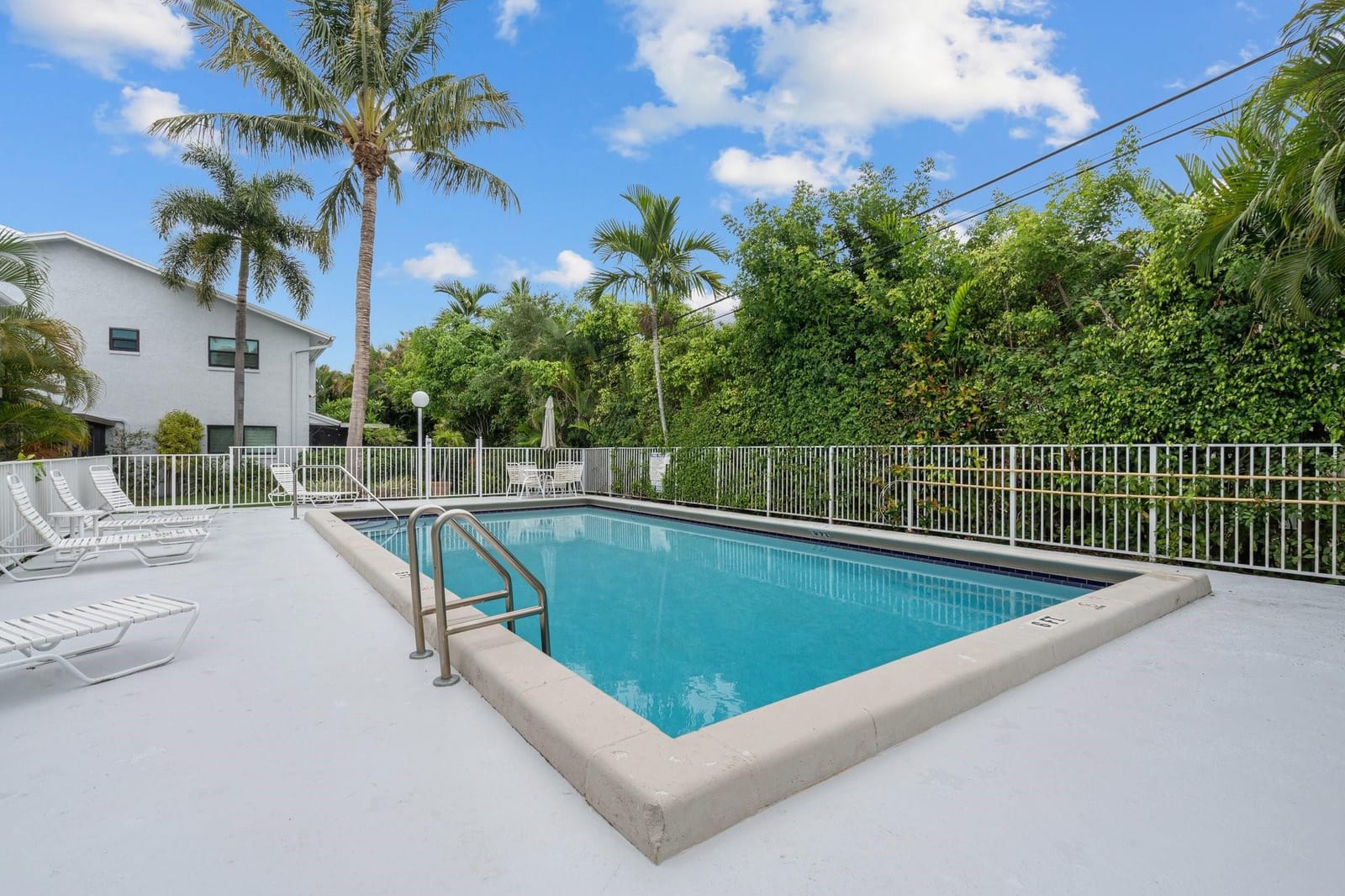 2116 NE 44TH Street, Lighthouse Point, FL 33064