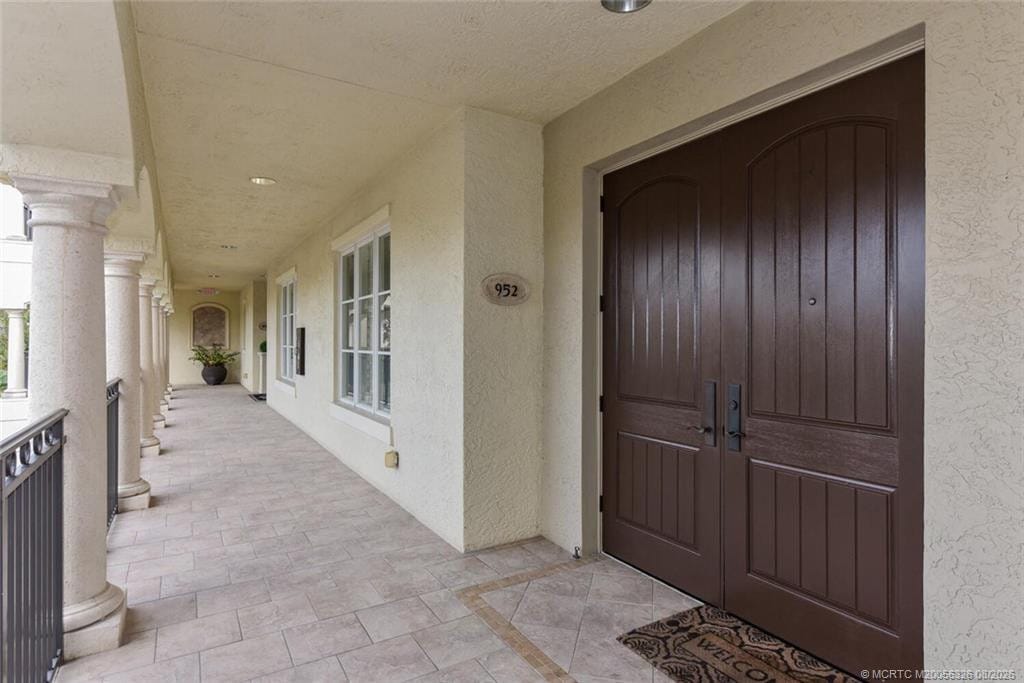 952 SE Willoughby Trace, Stuart, FL 34997 photo 2