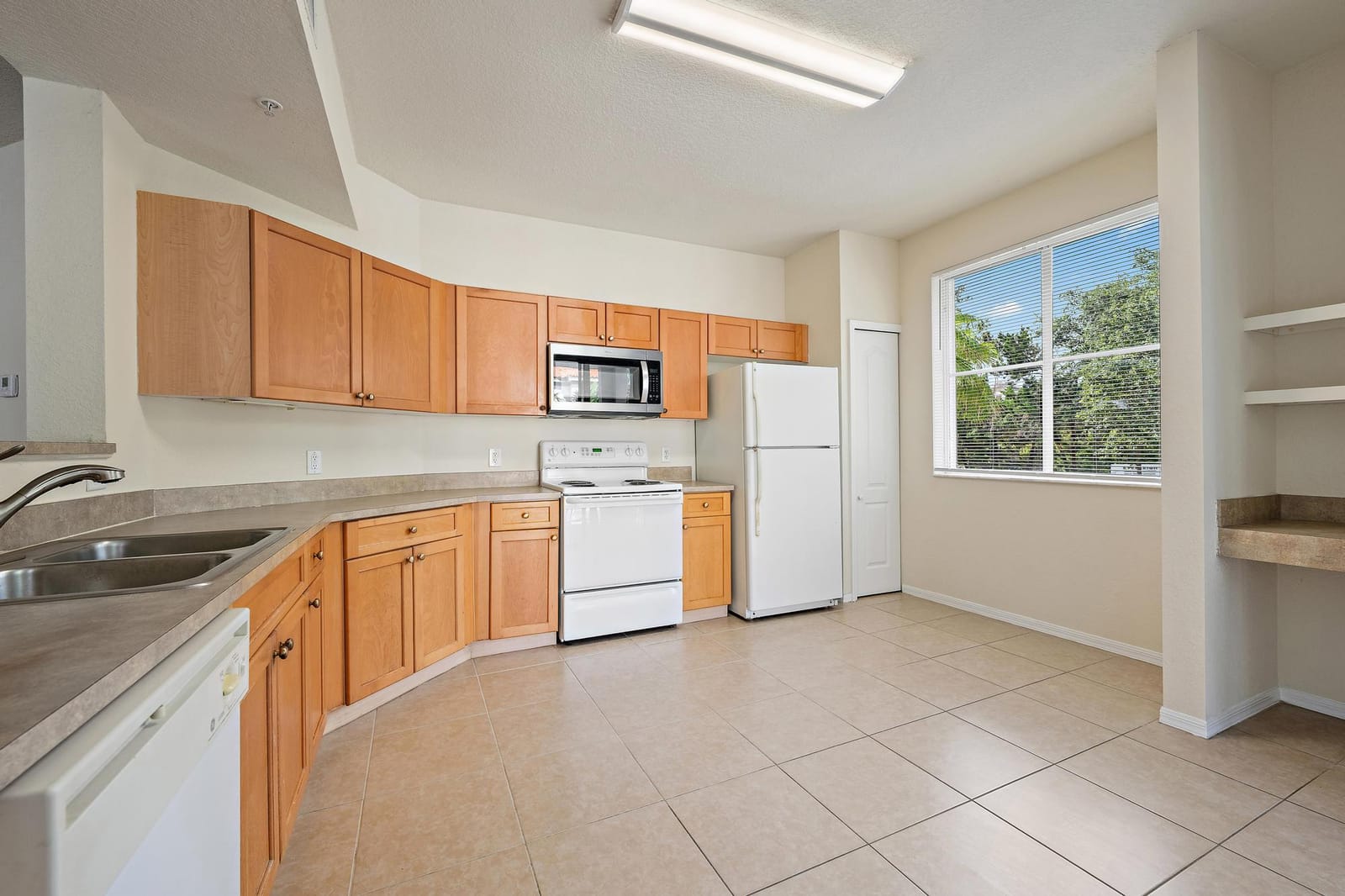 11018 LEGACY Drive 201, Palm Beach Gardens, FL 33410 photo 6