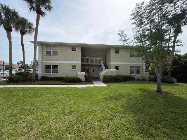 1546 SE ROYAL GREEN Circle 102, Port St. Lucie, FL 34952