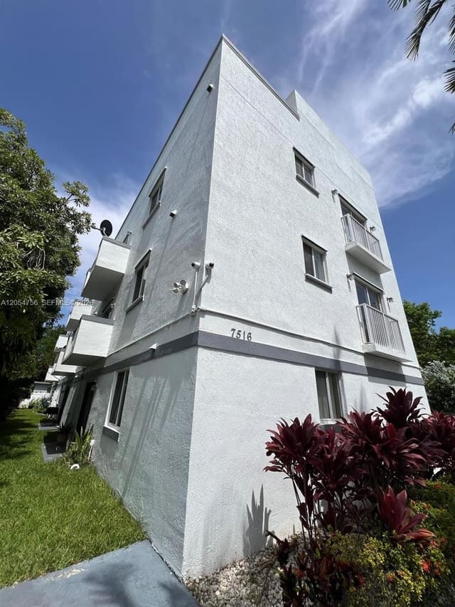 7516 NE 1st Avenue 203, Le Terrace, Miami, FL