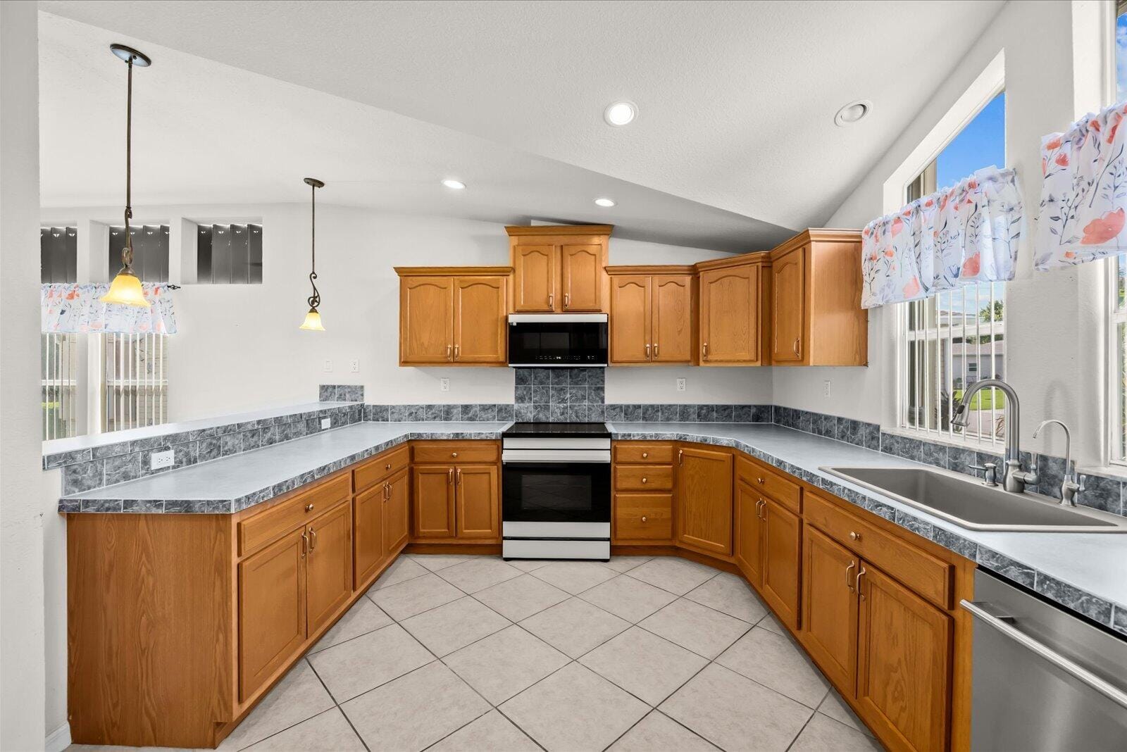 3408 Red Tailed Hawk Drive — photo 8