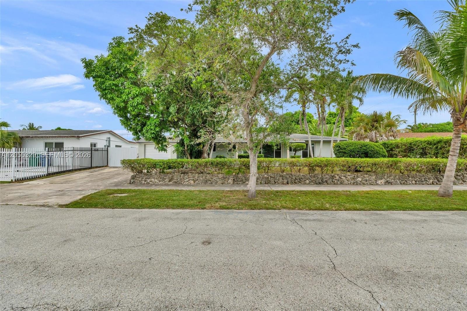Pending home at 9921 SW 165th Terrace, Miami, FL 33157