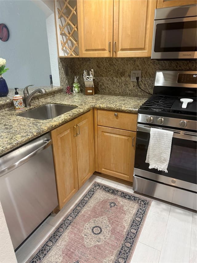 6709 N Kendall Drive 220, Pinecrest, FL 33156