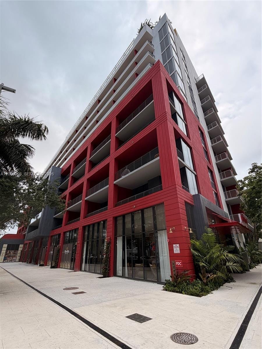90 NE 32 Street 823