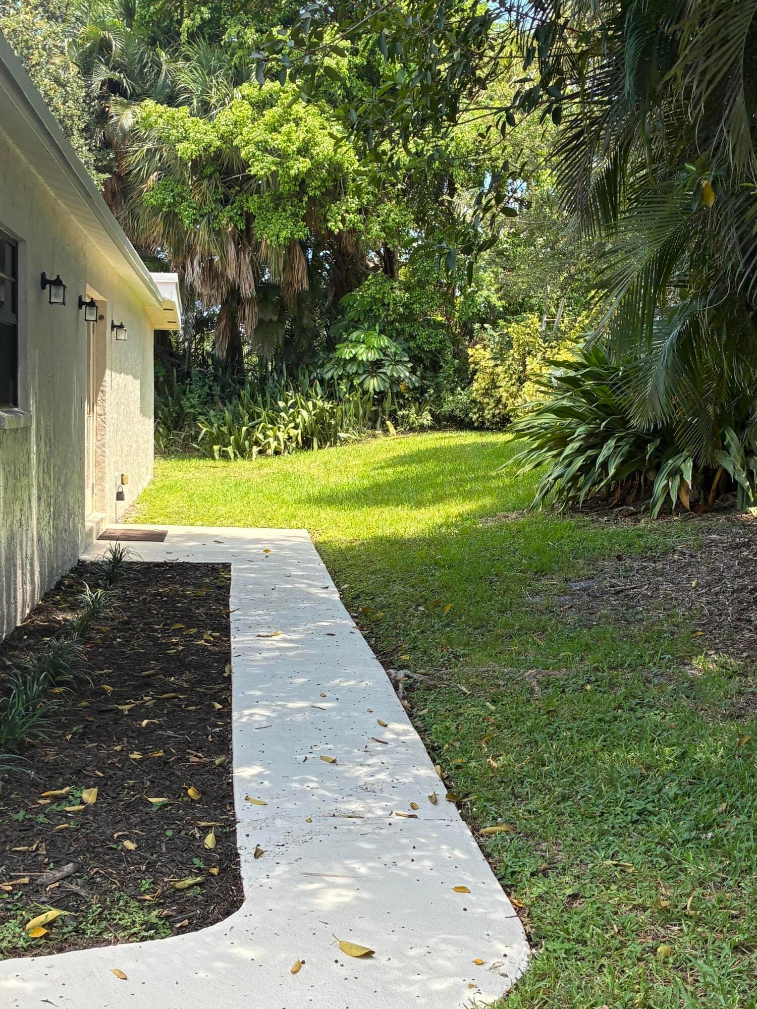 5021 Mirror Lakes Boulevard — photo 4