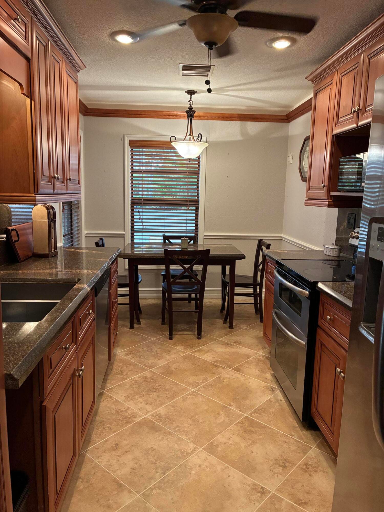 5021 Mirror Lakes Boulevard — photo 9