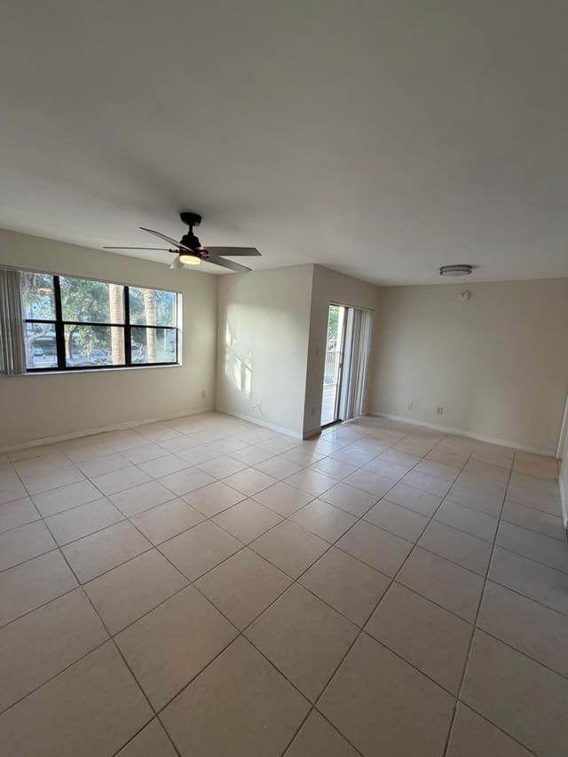 540 S Park Road 25-9, Hollywood, FL 33021