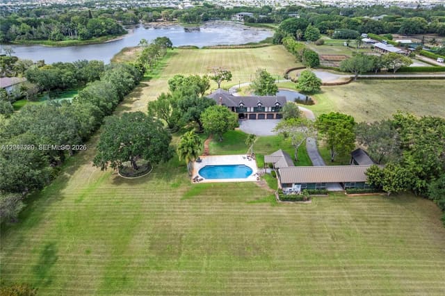 8705 Surrey Lane, Boca Raton, FL 33496