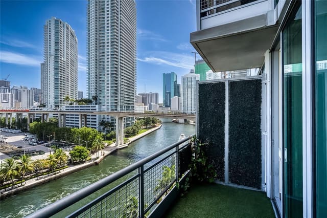 690 SW 1st Court 1019, Miami, FL 33130