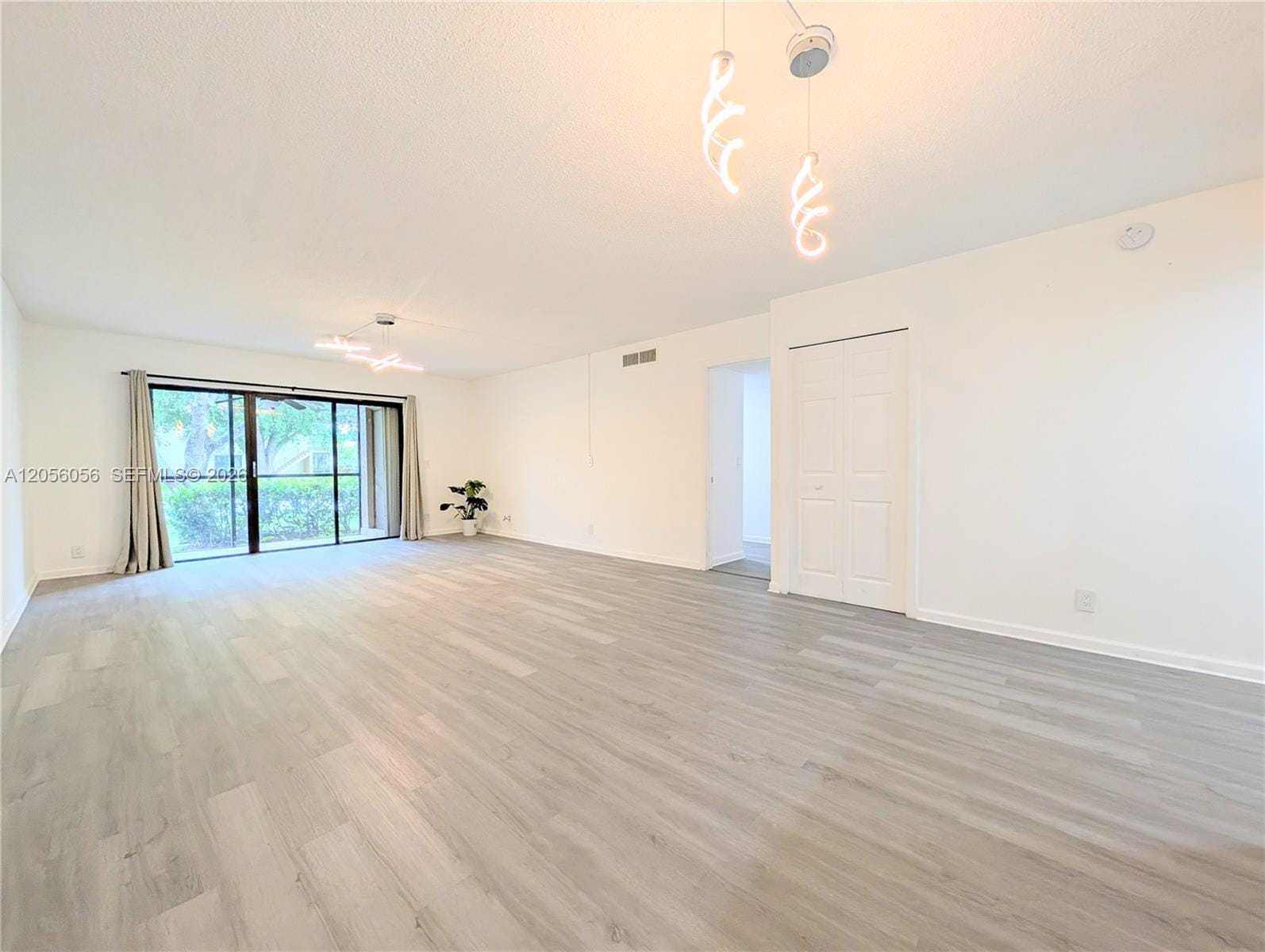 310 Lakeview Drive 105, Weston, FL 33326 photo 16