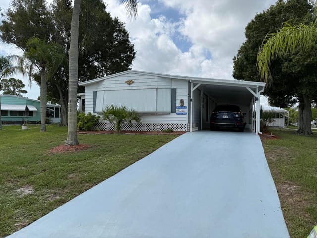 2 Jose Martin, Spanish Lakes Country Club Village, Fort Pierce, FL