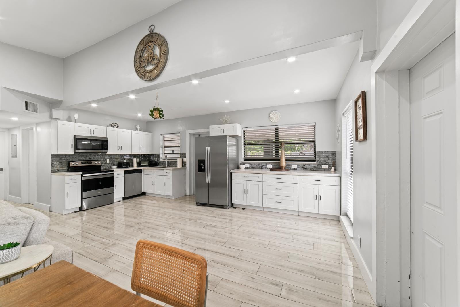 371 Kentucky Avenue — photo 3