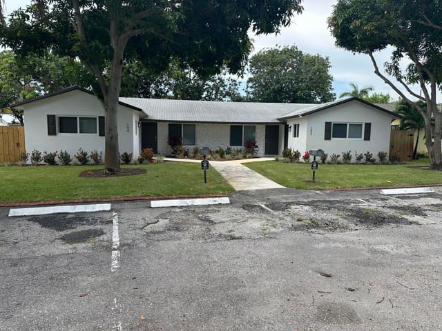 192 SE 27TH Court, Boynton Beach, FL 33435
