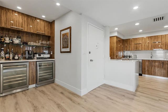 500 Bayview Drive 822, Arlen House West, Sunny Isles Beach, FL