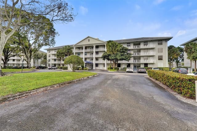 1713 Whitehall Drive 304, Davie, FL 33324