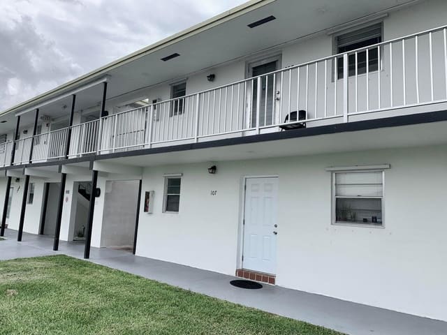 1113 LAKE Terrace 107, Leisureville Lake, Boynton Beach, FL