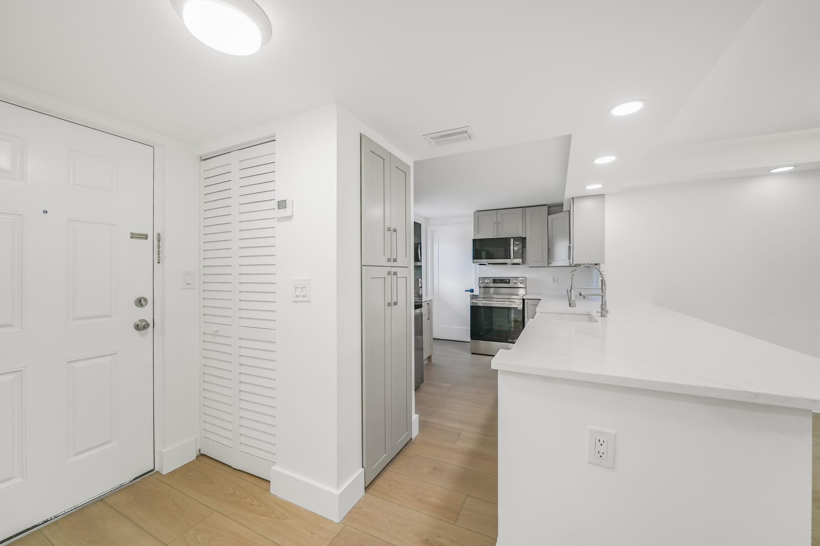 5301 NW 2nd Avenue 407, Boca Raton, FL 33487 photo 3