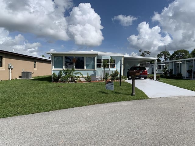 8 Brisa Lane, Spanish Lakes Riverfront, Port St. Lucie, FL