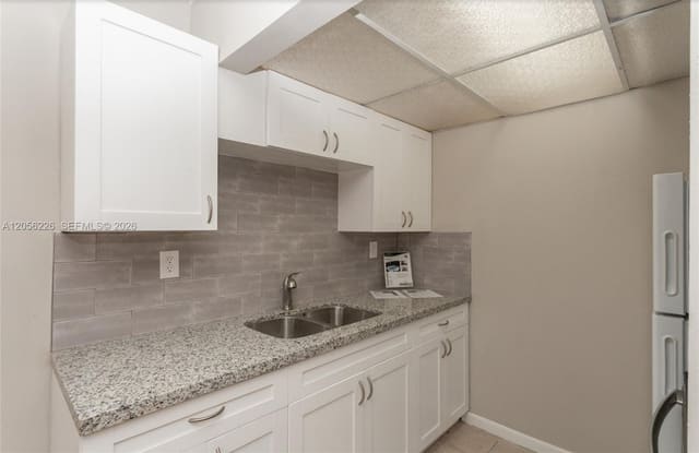 2145 Pierce Street 218, Warrenton House, Hollywood, FL
