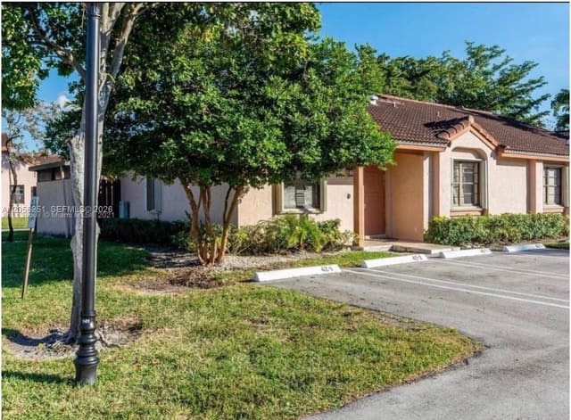 6552 NW 172nd Lane, Hialeah, FL 33015