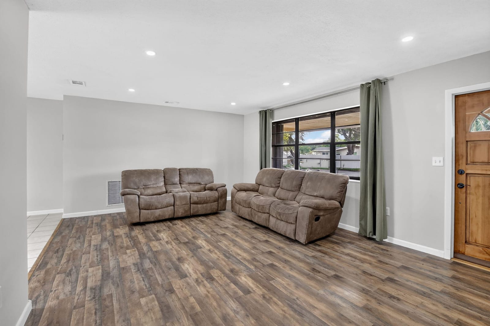 8968 SW 52nd Place — photo 4