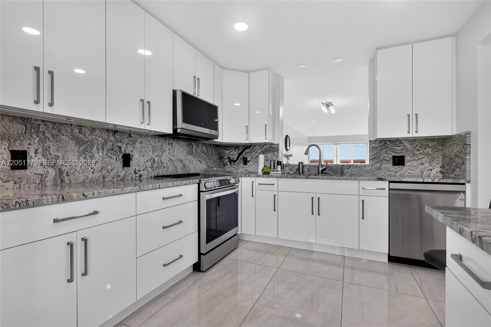 1501 SW 134th Way 403D — photo 5