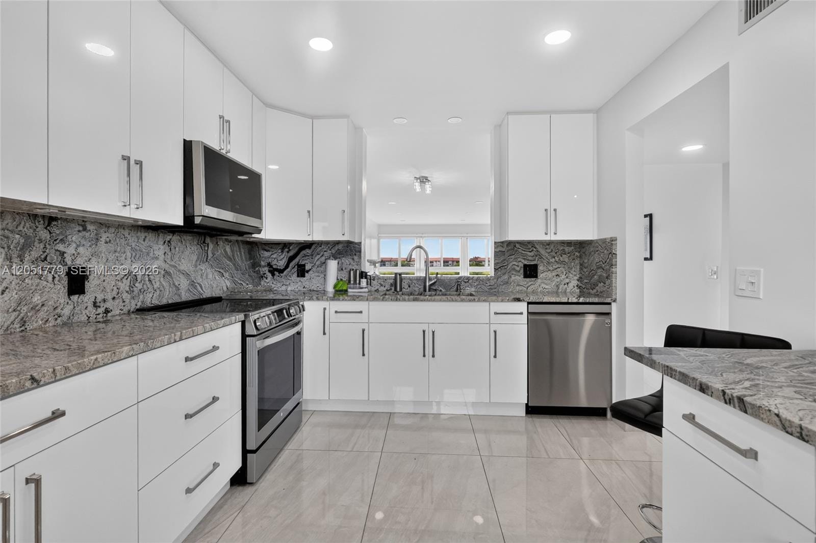 1501 SW 134th Way 403D — photo 7