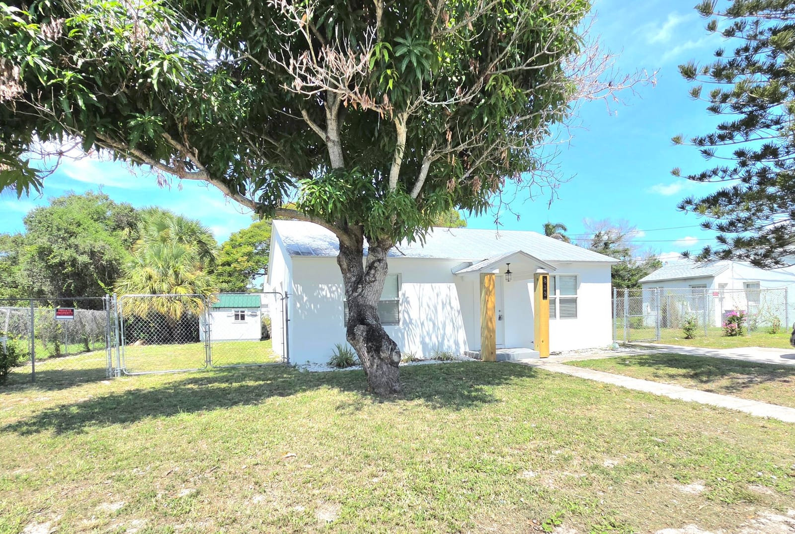 813 S 6th Street, Fort Pierce, FL 34950 photo 2