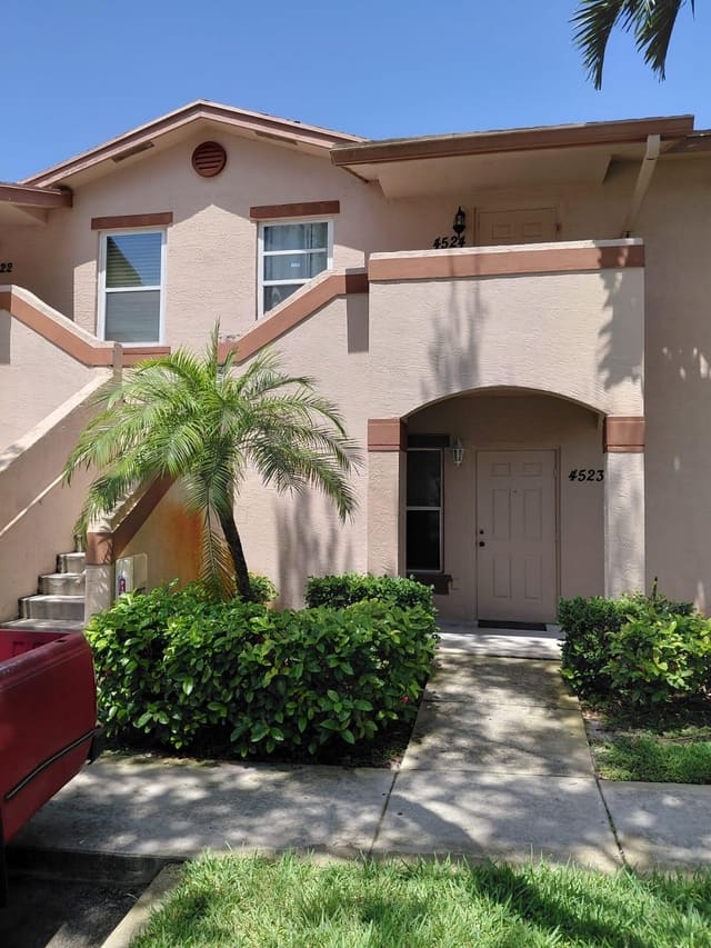 4524 Oak Terrace Drive, Greenacres, FL 33463