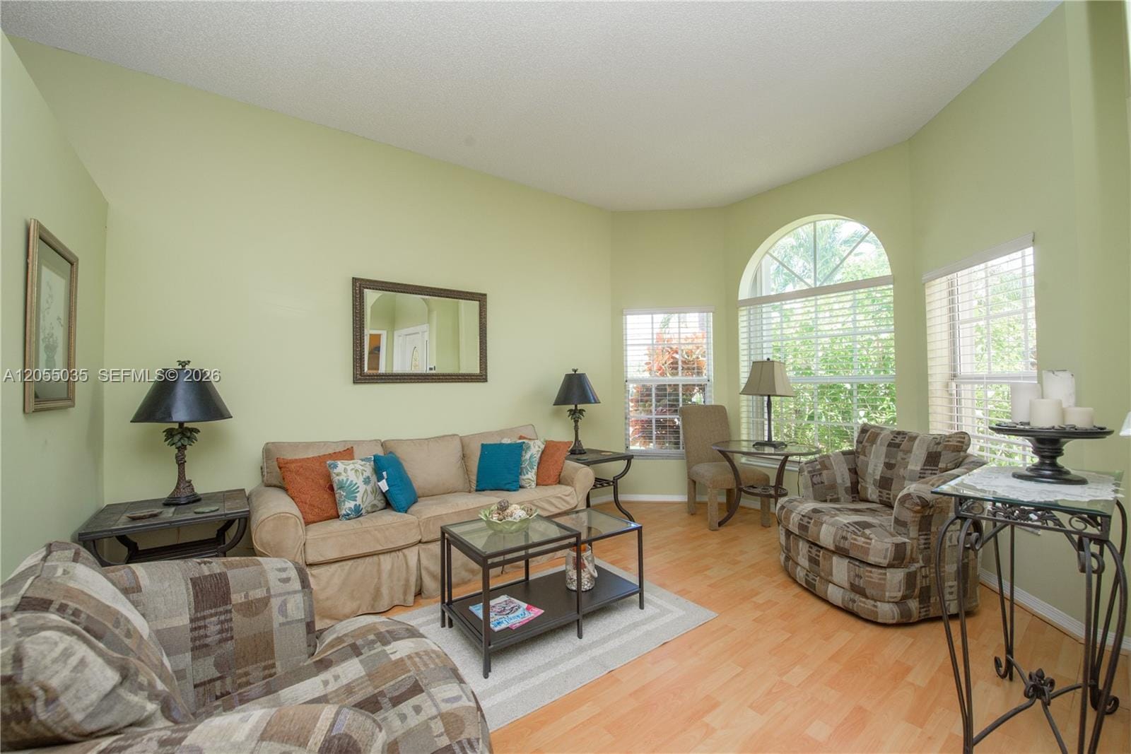 460 SE 24th Drive — photo 4