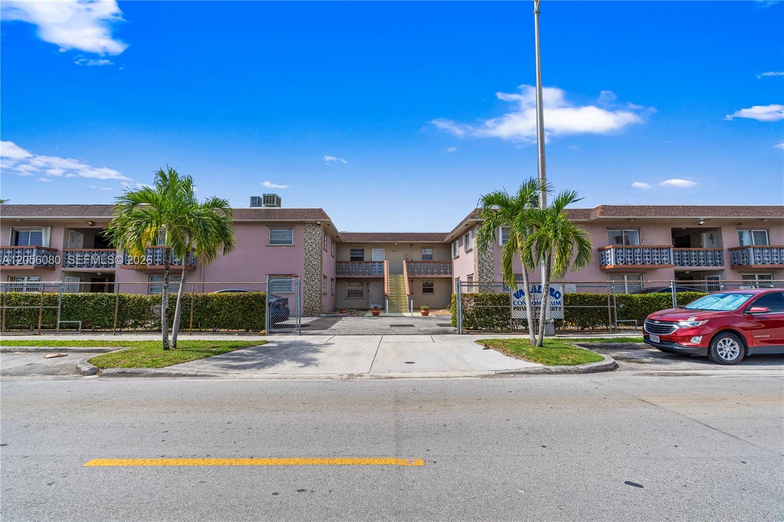 1250 W 26th Place 108, Hialeah, FL 33010