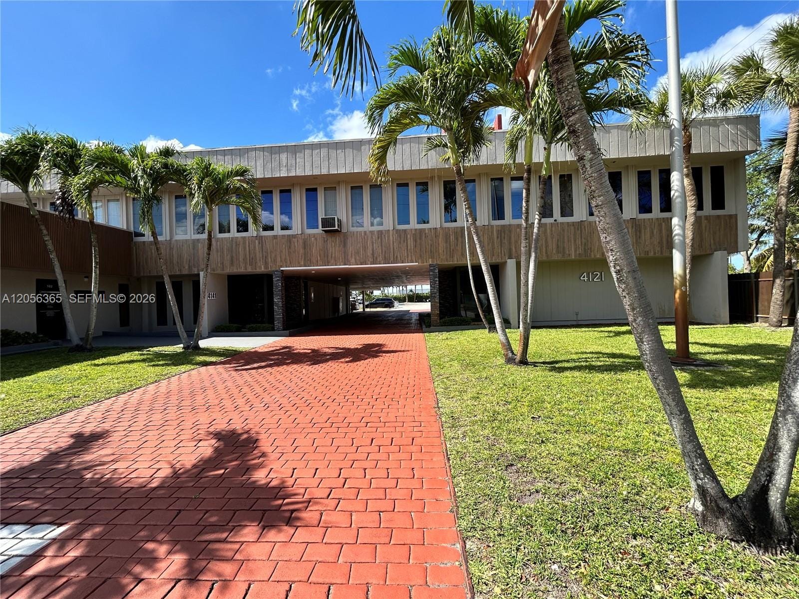 4121 NW 5th Street, Plantation, FL 33317