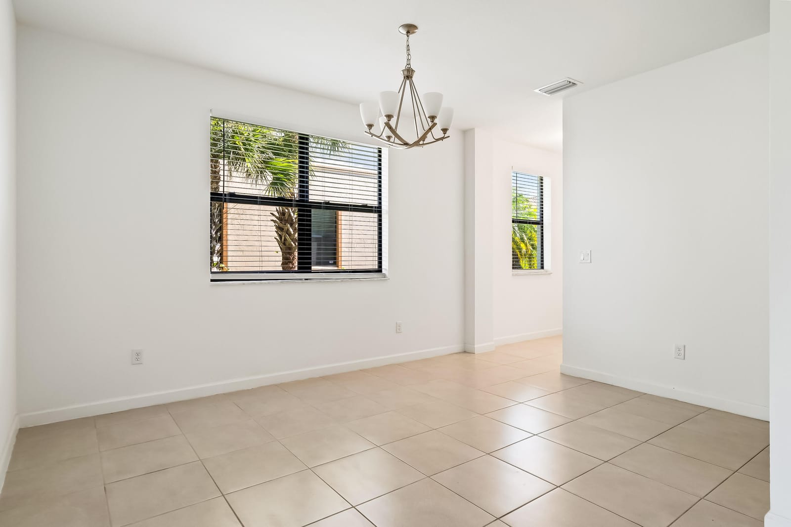 5323 SANTA MARIA Avenue — photo 3