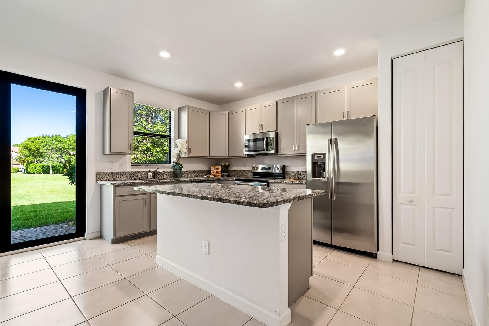 5323 SANTA MARIA Avenue — photo 4