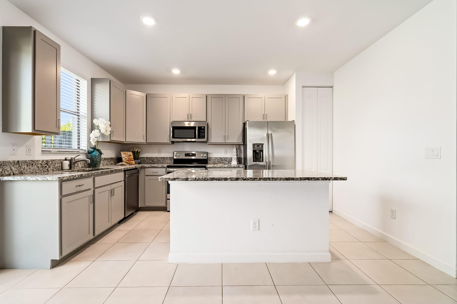 5323 SANTA MARIA Avenue — photo 5