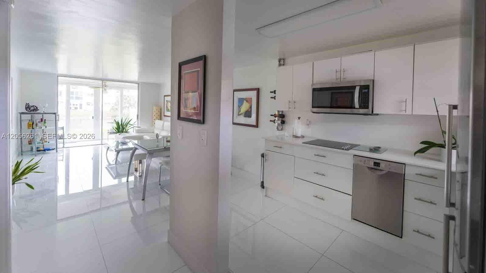 2931 E Sunrise Lakes Drive 109 — photo 4