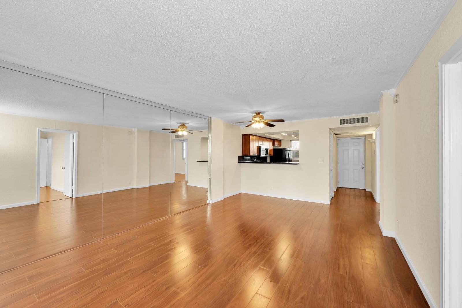 118 Royal Park Drive 4G — photo 2
