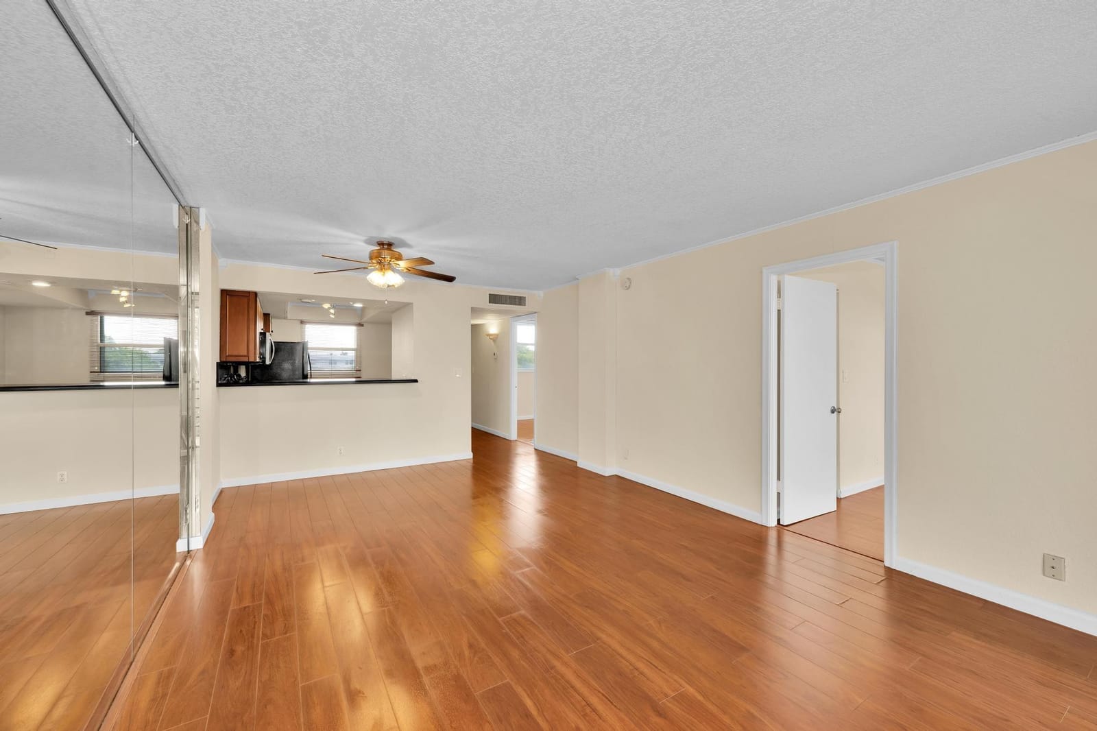 118 Royal Park Drive 4G — photo 3