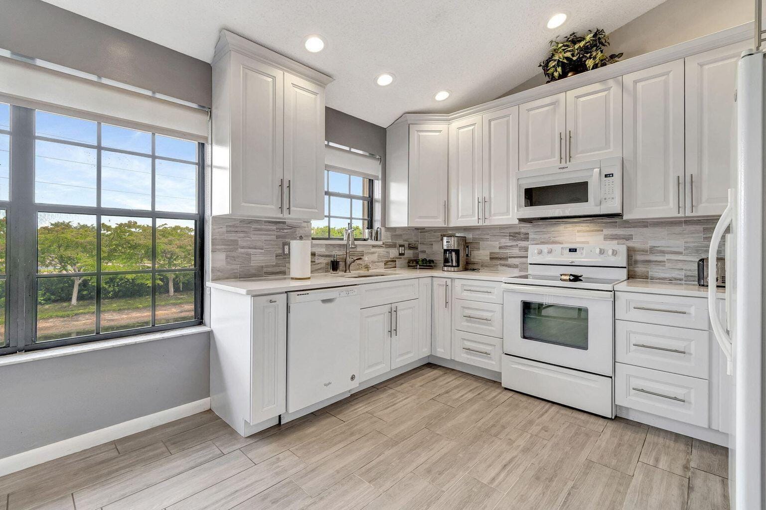 8320 WATERLINE Drive 201, Boynton Beach, FL 33472 photo 13