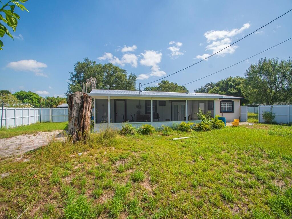 355 JOHNSTON Street — photo 8