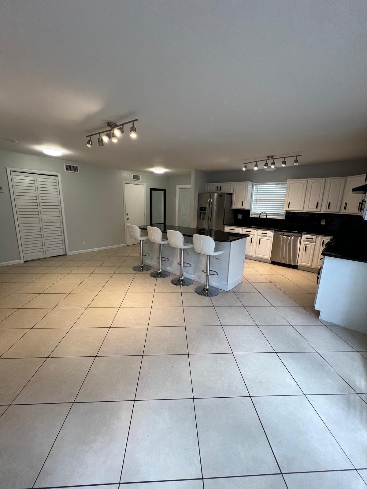 2417 Sundy Avenue — photo 3