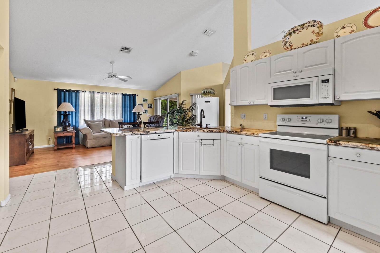 157 MONTEREY Way — photo 3