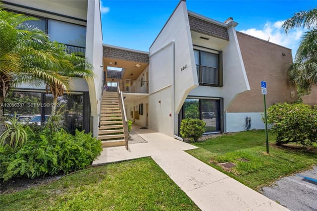 8261 SW 128 Street 207, Pinecrest, FL 33156