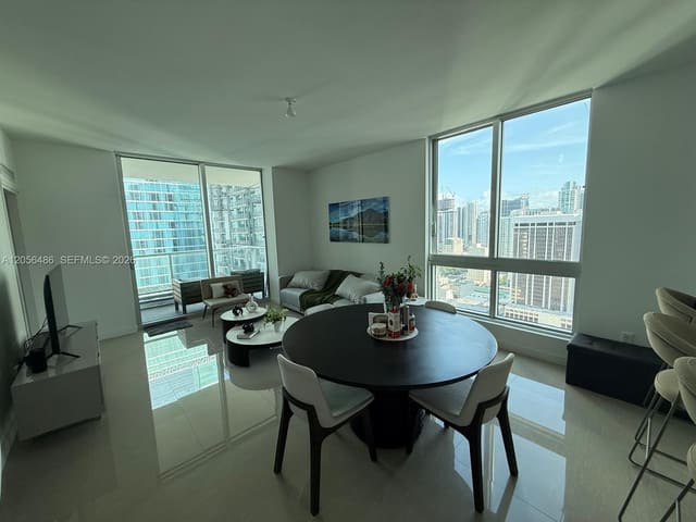 300 S Biscayne Boulevard T-3301, Miami, FL 33131