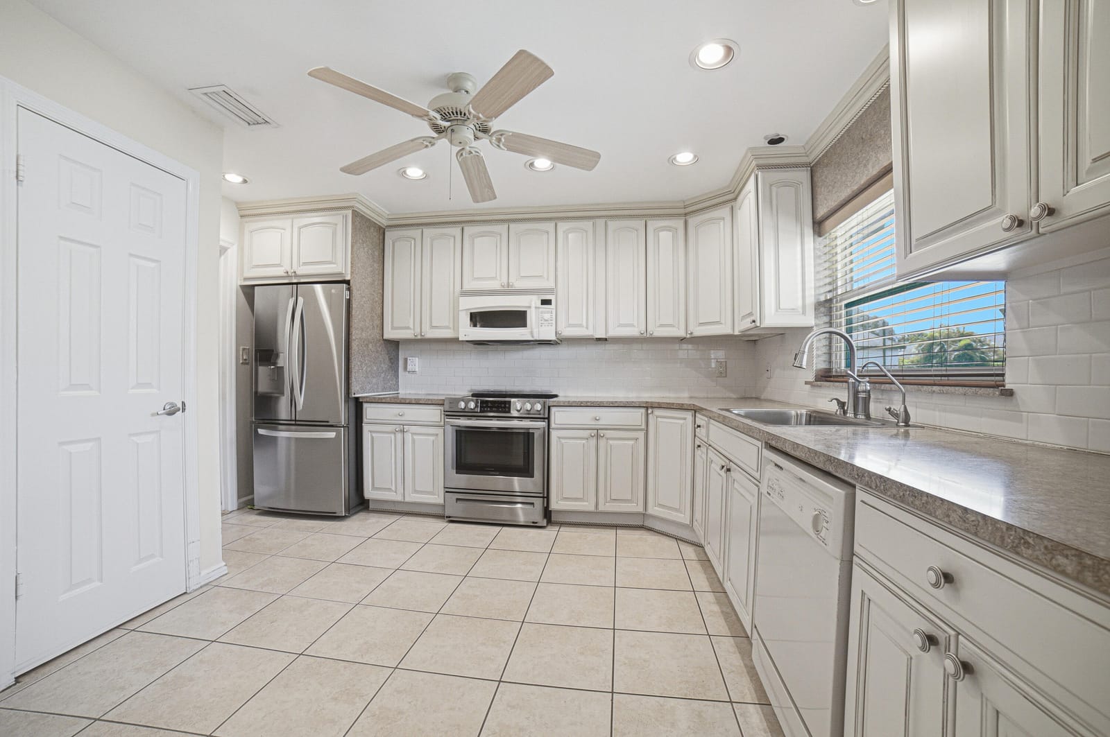 4843 Greentree Lane B — photo 4