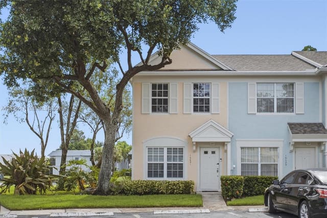 16631 Hemingway Drive, Villas At Bonaventure, Weston, FL