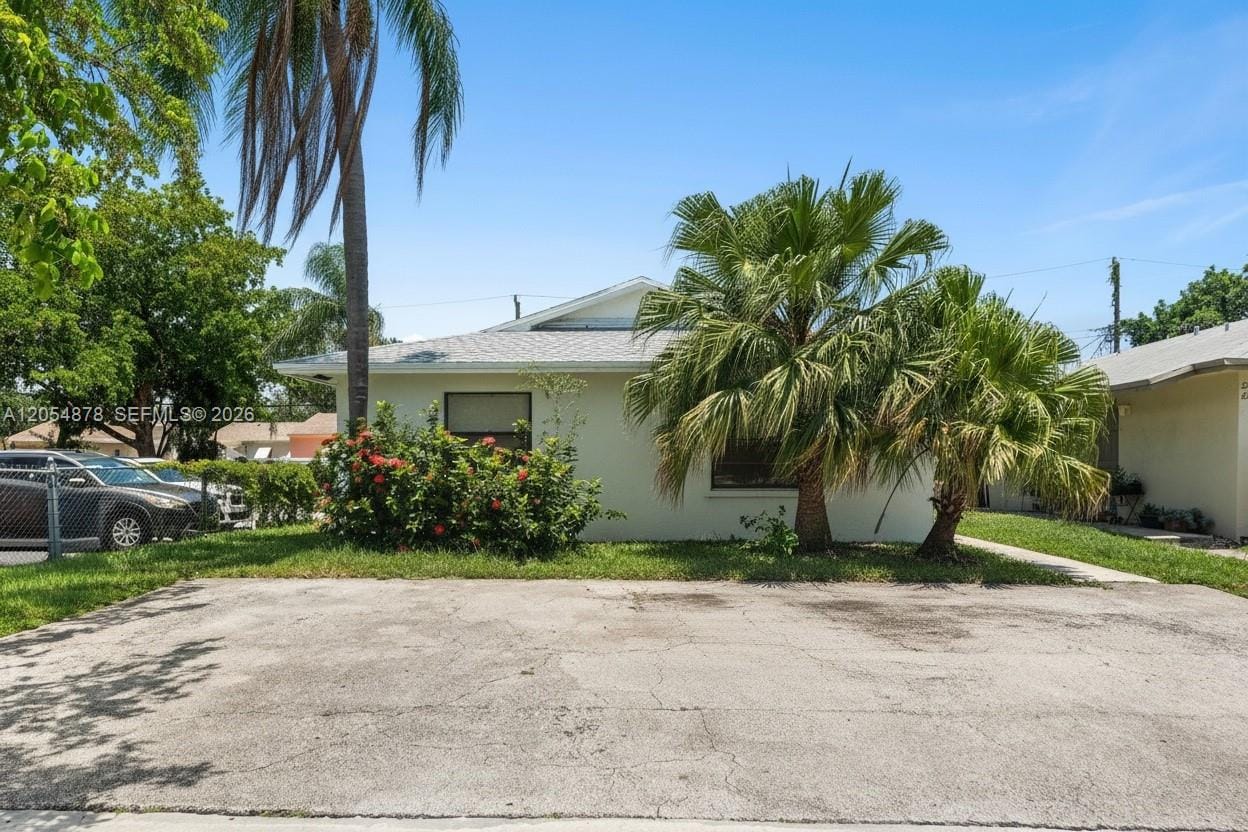 19 SE 4th Terrace, Dania Beach, FL 33004