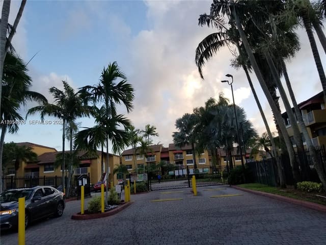 15650 SW 80th Street F-207, Miami, FL 33193